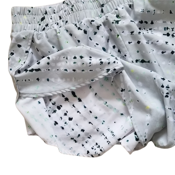 Fabletics Latrice High Performing Medium Shorts Double Layer w/Compression Liner - Picture 5 of 8